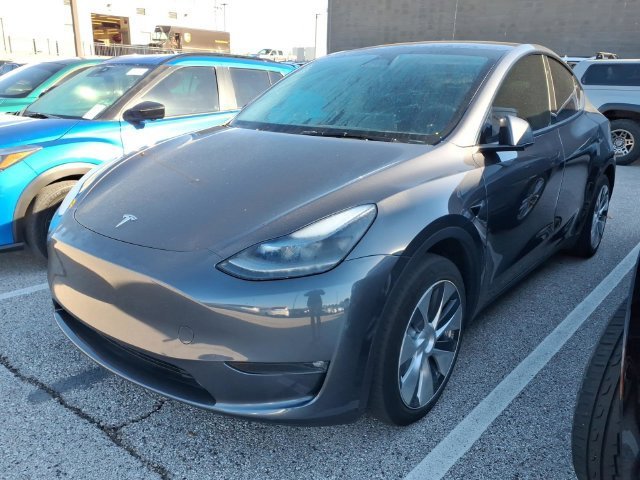 Used 2023  Tesla Long Range image 1