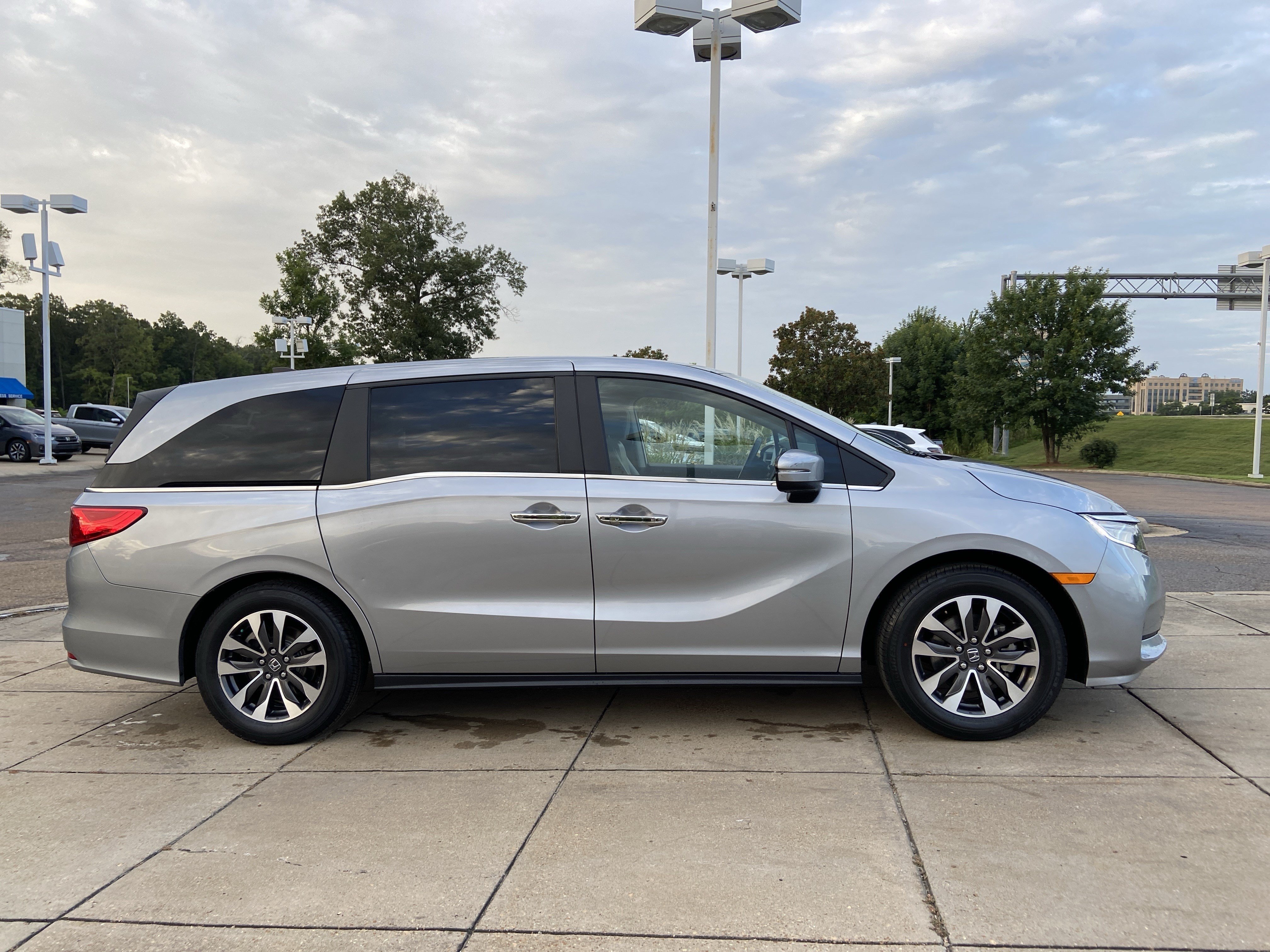 Used 2021 Lunar Silver Metallic Honda EX-L image 13