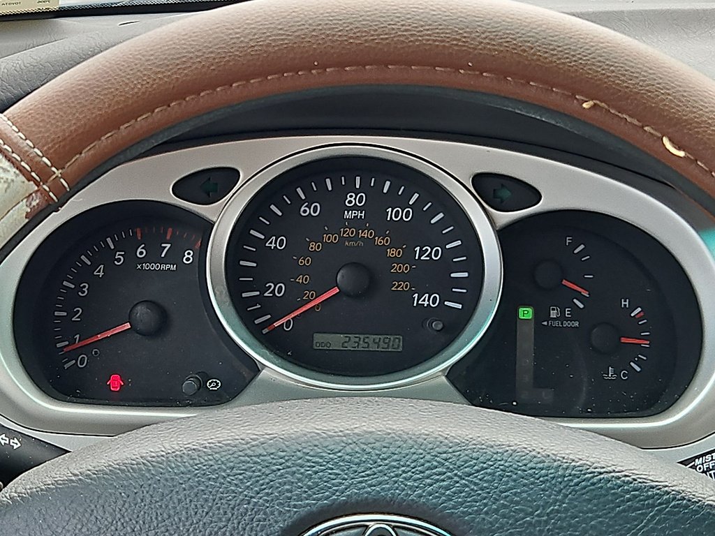 Used 2006 Blue Toyota Sport image 19