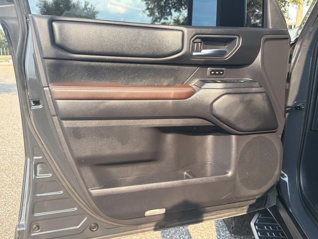 Used 2025  Toyota Base image 18