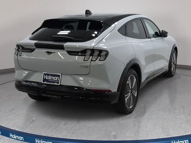 Used 2023 Space White Metallic Ford Premium image 5