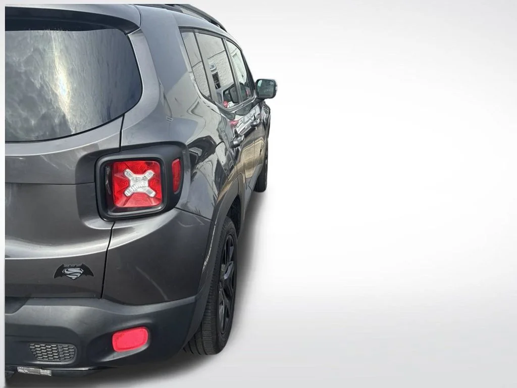 Used 2016 Gray Jeep Latitude image 3
