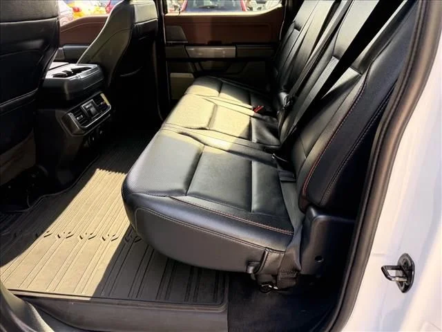 Used 2023  Ford Lariat image 12