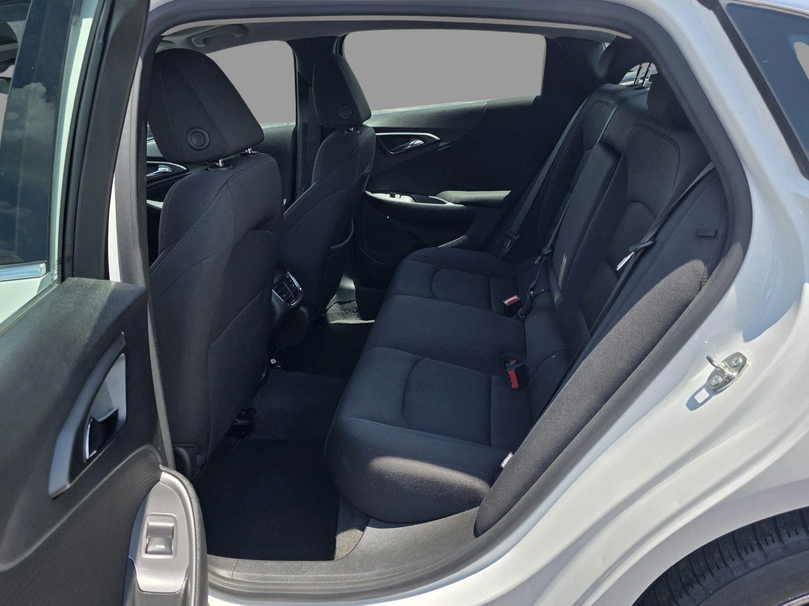 Used 2024 Summit White Chevrolet LT image 18