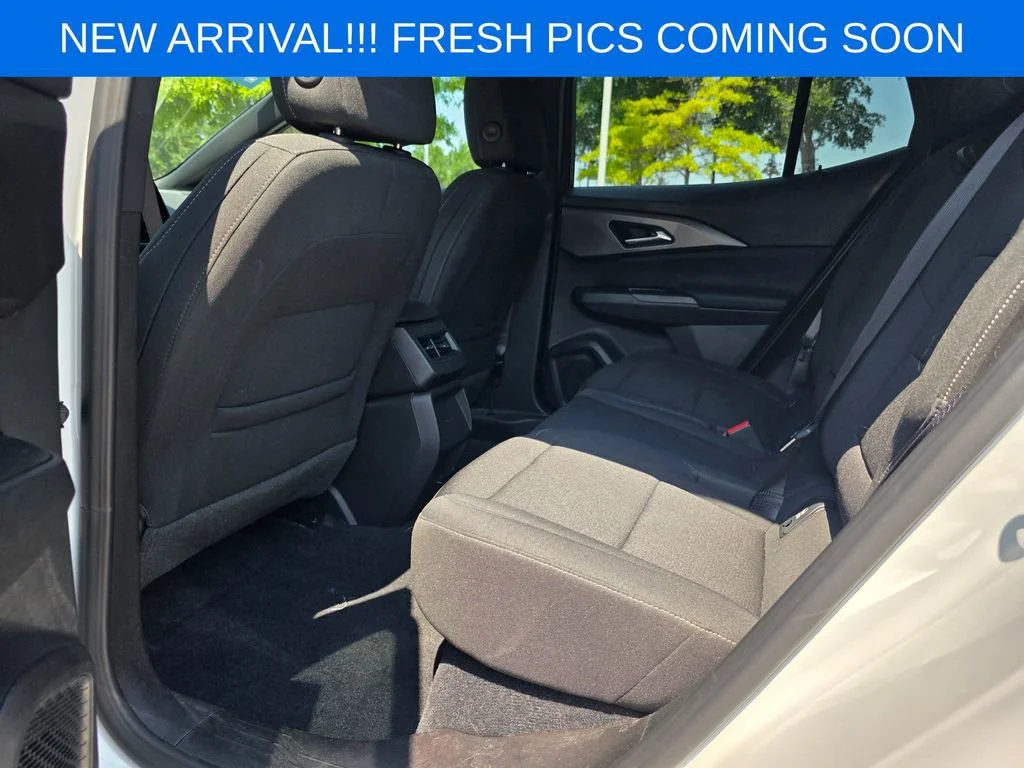 Used 2025 Summit White Chevrolet LT image 14
