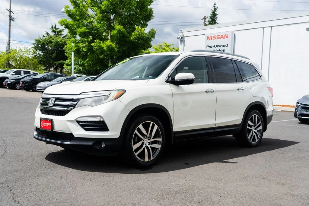 Used 2016 White Honda Elite image 3