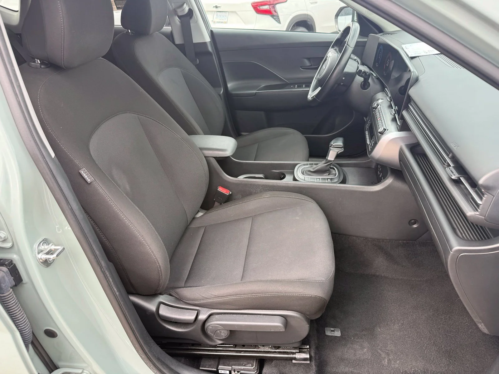 2025 Hyundai Kona SEL - Photo 32