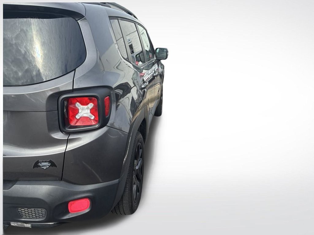 Used 2016 Gray Jeep Latitude image 3