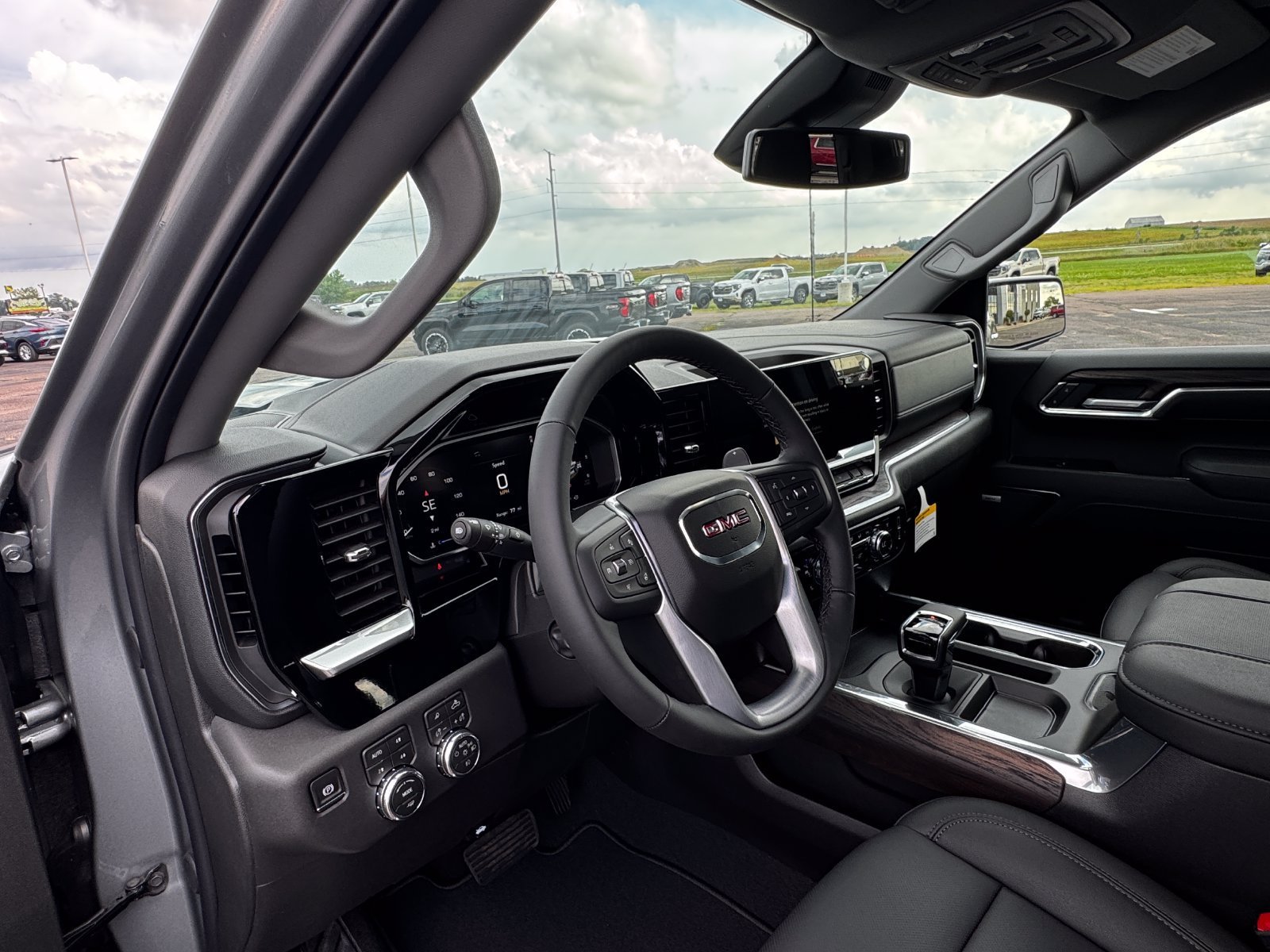2026 GMC Sierra 1500 SLT - Photo 14