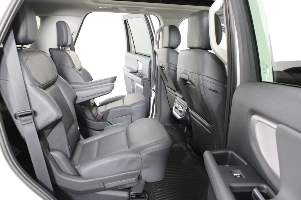 New 2026 Star White Metallic Tri-Coat Ford Active image 15