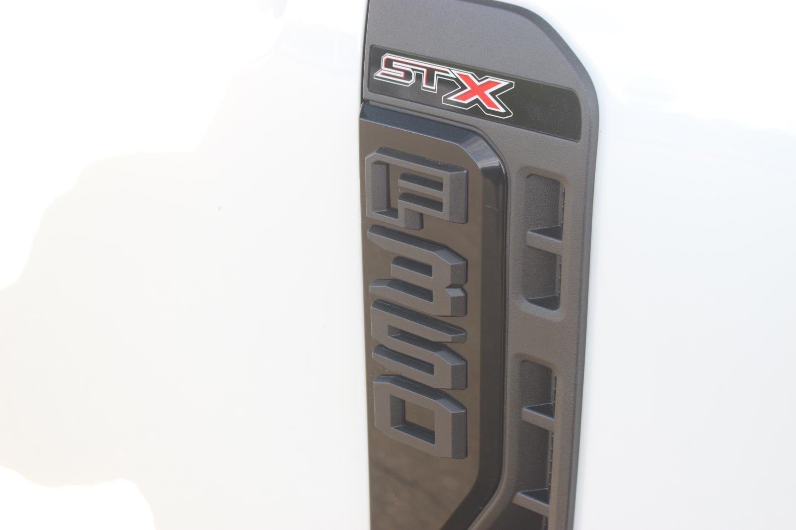 Used 2023 Oxford White Ford XL image 11