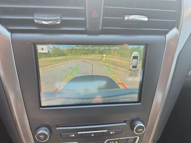 Used 2018 Silver Ford SE image 22