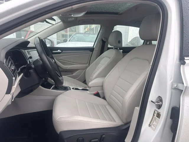 Used 2023 White Volkswagen 1.5T SE image 9