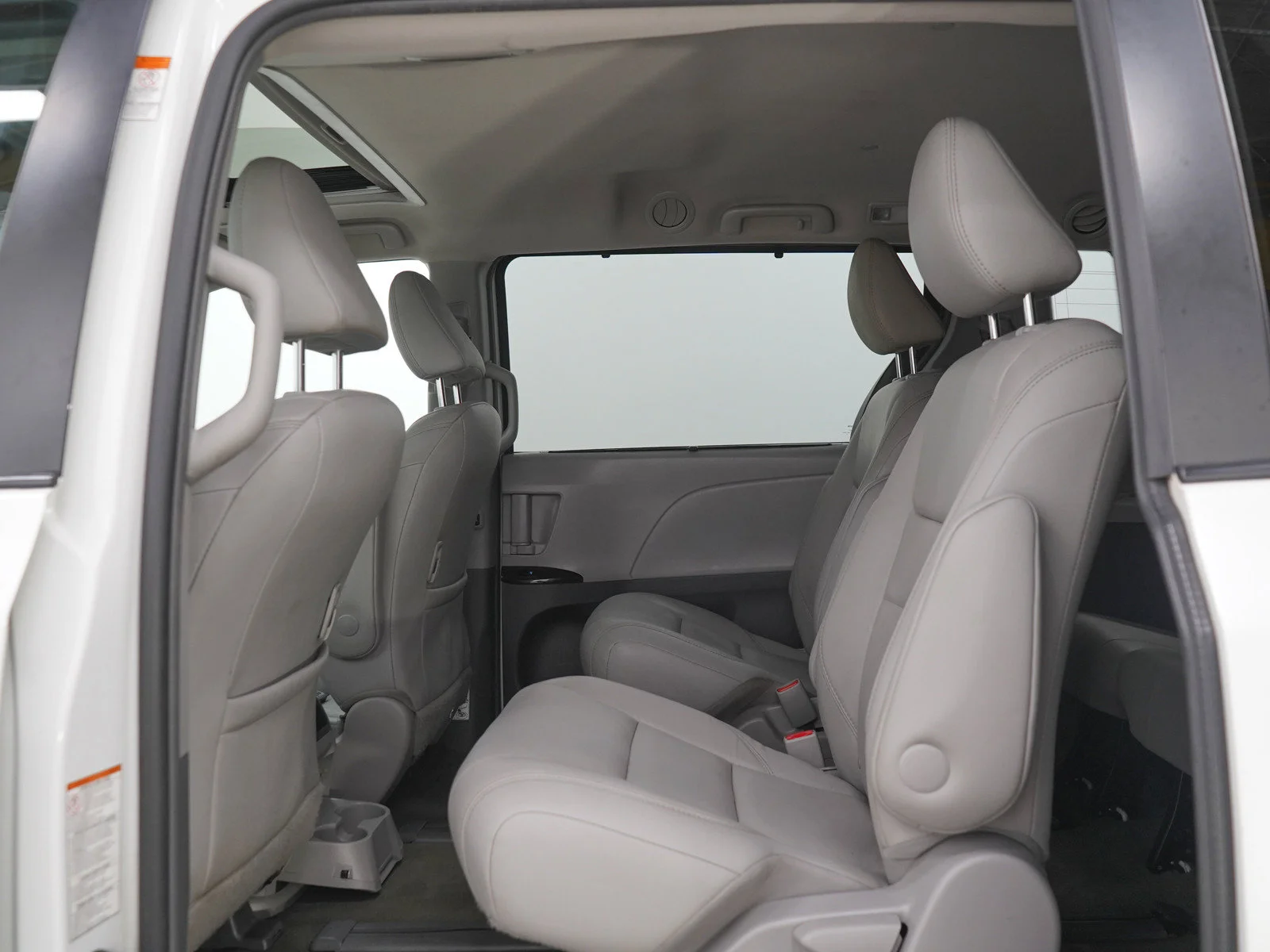 Used 2017 White Toyota XLE image 21
