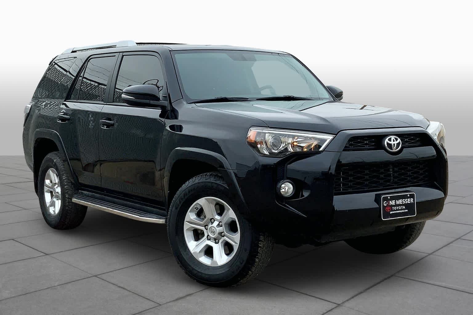 Used 2018 Midnight Black Metallic Toyota SR5 Premium image 2