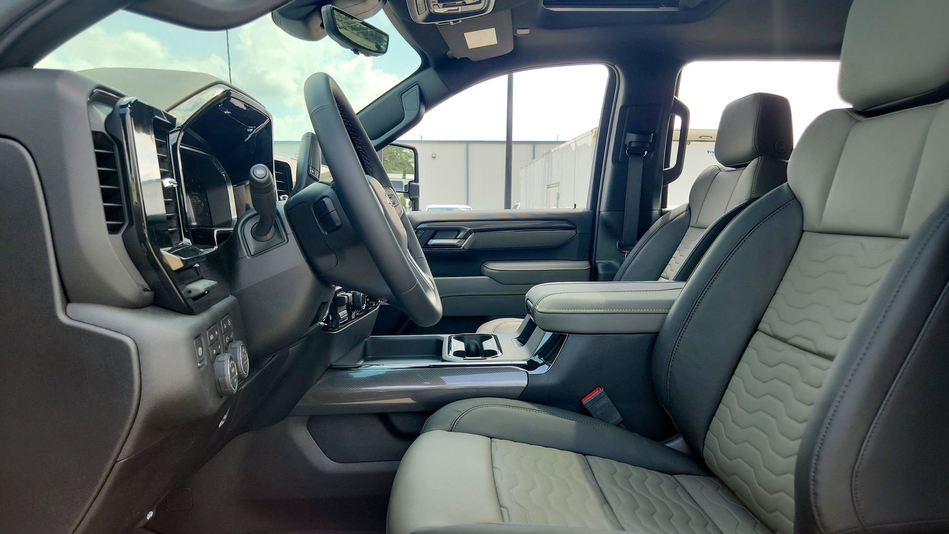 2026 Chevrolet Silverado 2500 HD ZR2 - Photo 14