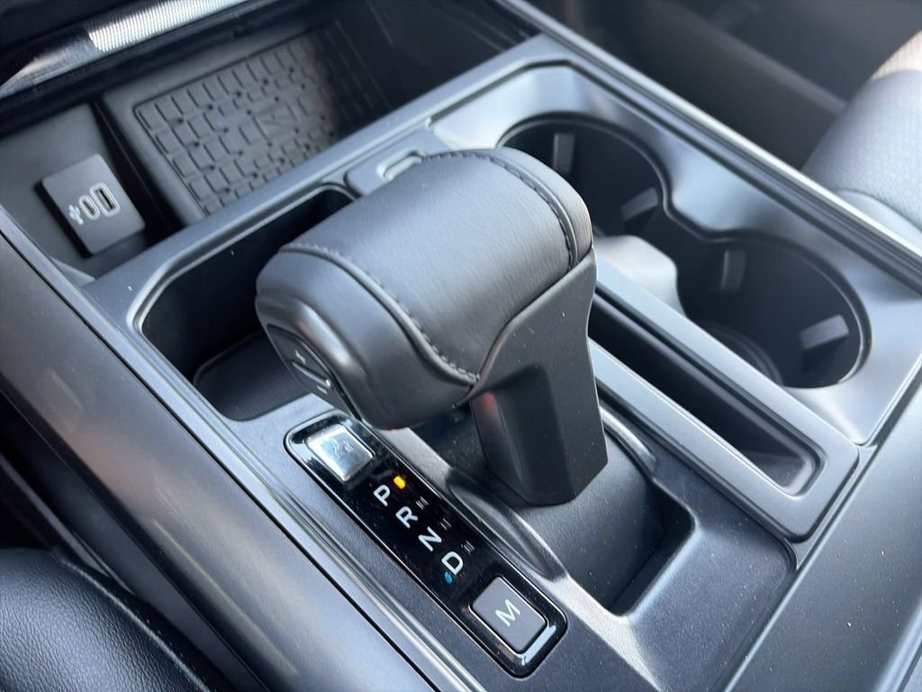 Used 2025 Silver Ford Lariat image 23