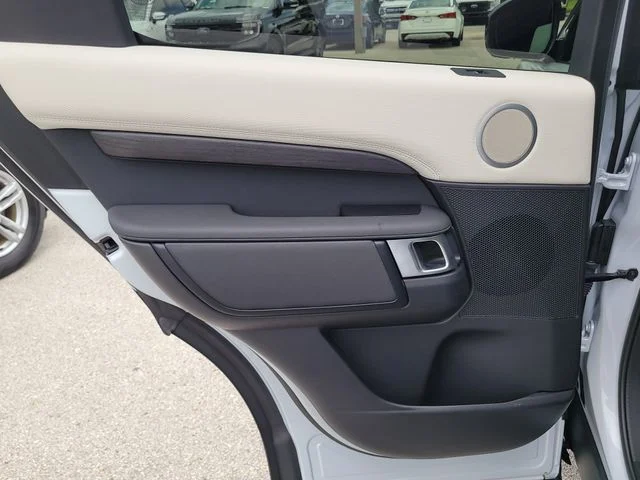 Used 2023 White Land Rover Metropolitan Edition image 14