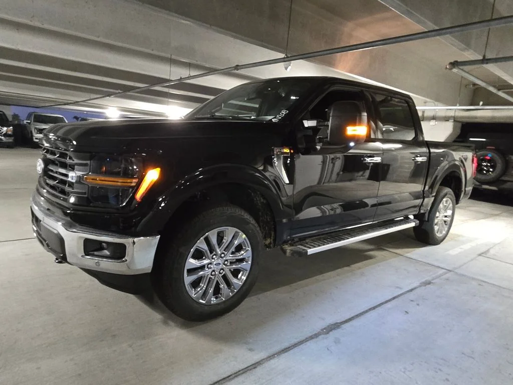 New 2025 Agate Black Metallic Ford XLT image 4