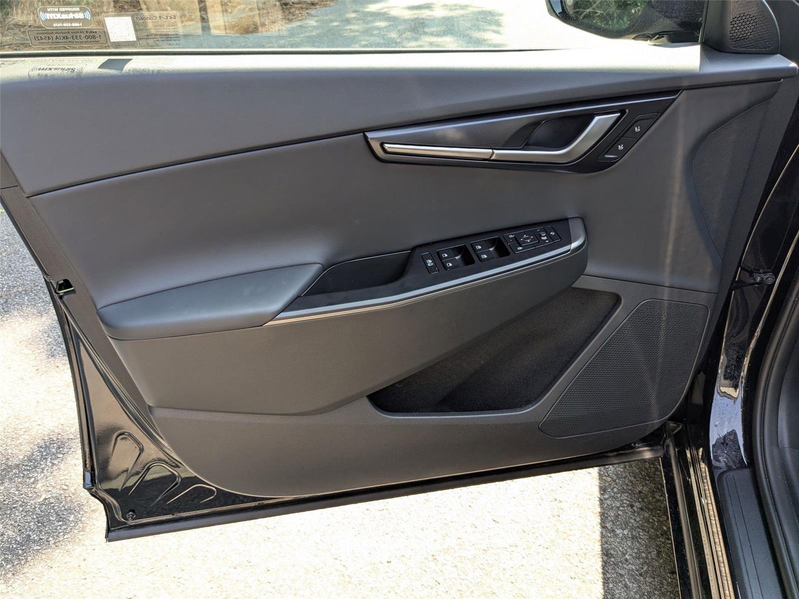 2025 Kia EV6 Wind - Photo 11