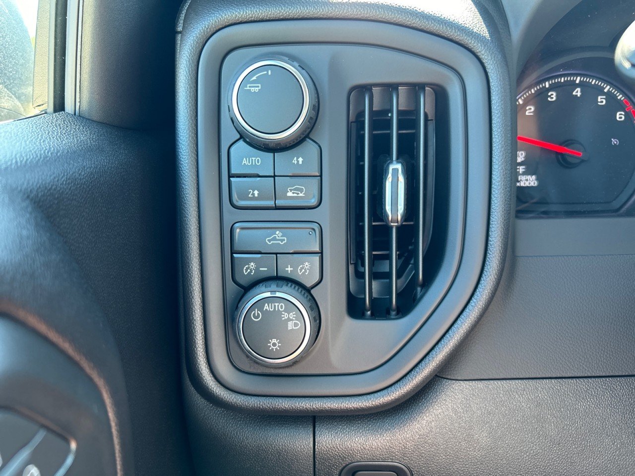 2026 Chevrolet Silverado 1500 Custom - Photo 15