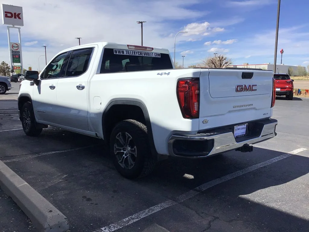 Used 2025 Summit White GMC SLT image 4