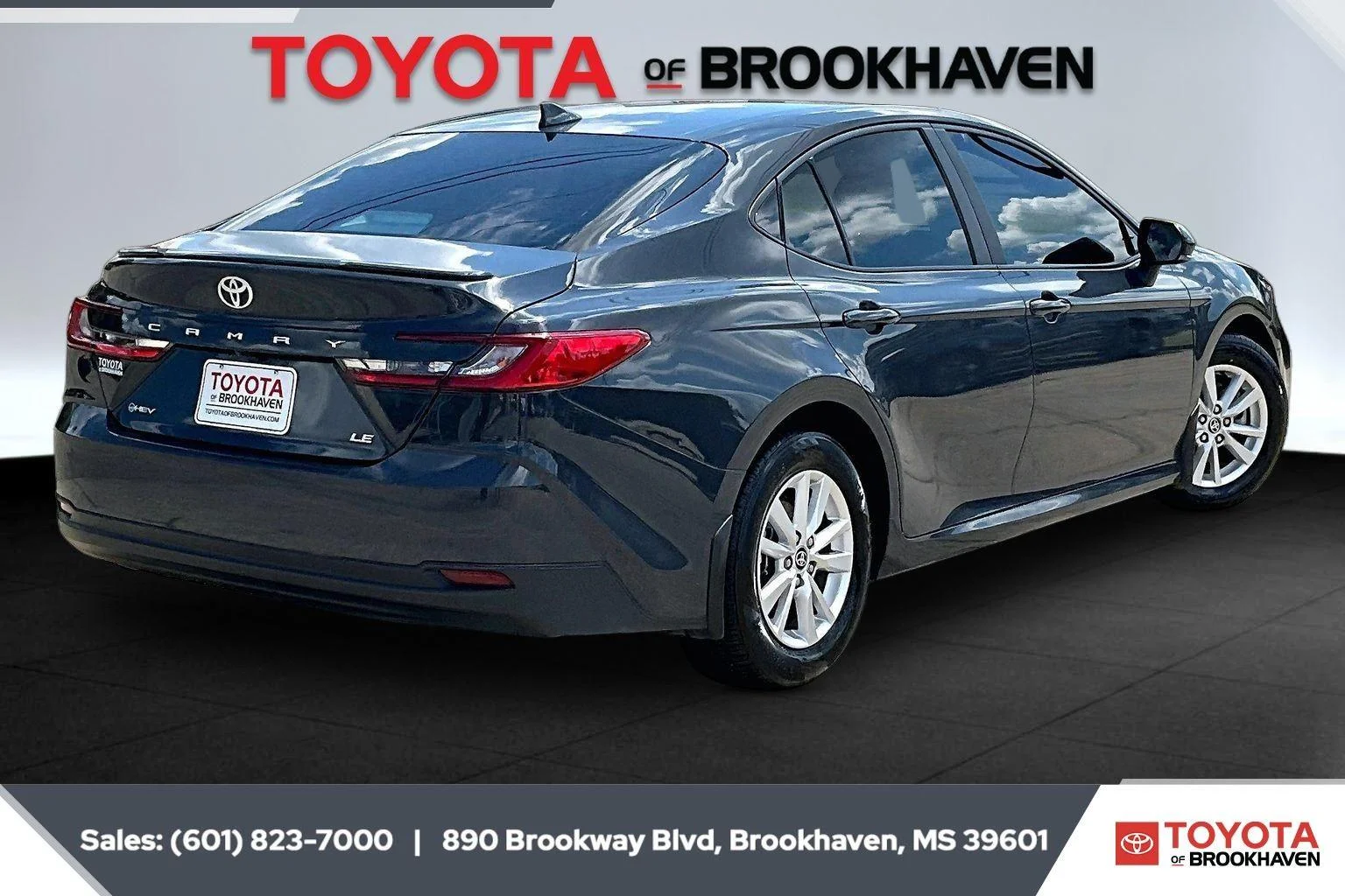 Used 2025 Underground Toyota LE image 11