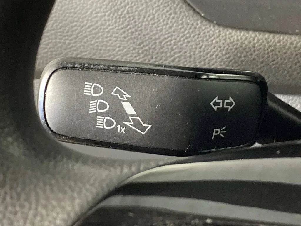 Used 2018 Platinum Gray Metallic Volkswagen 2.0T S image 18