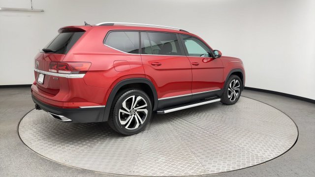 Used 2022 Red Volkswagen SEL image 2