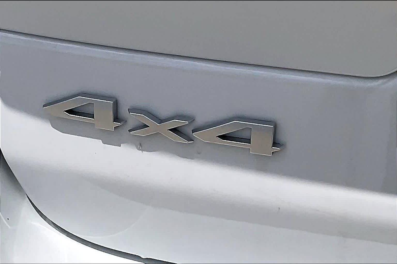 New 2026 Bright White Clear-Coat Exterior Paint Jeep Laredo image 15