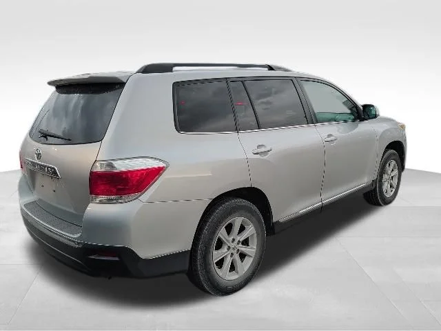 Used 2012 Silver Toyota SE image 5