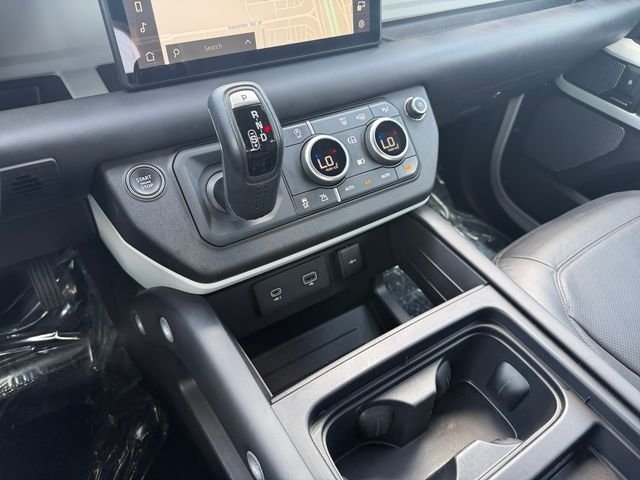 Used 2023 White Land Rover S image 24
