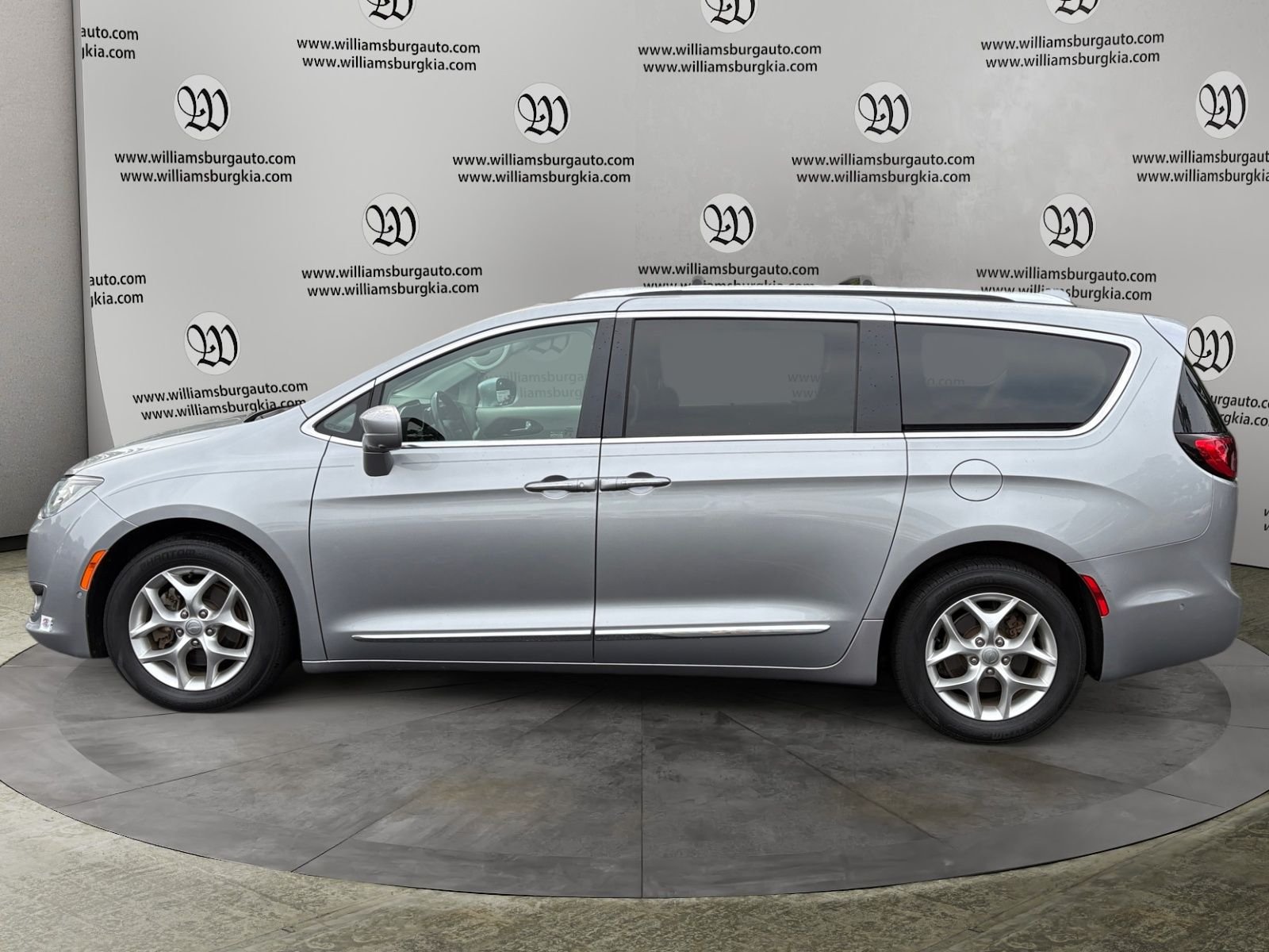 Used 2019 Chrysler Pacifica Touring L Plus with VIN 2C4RC1EGXKR506325 for sale in Williamsburg, VA