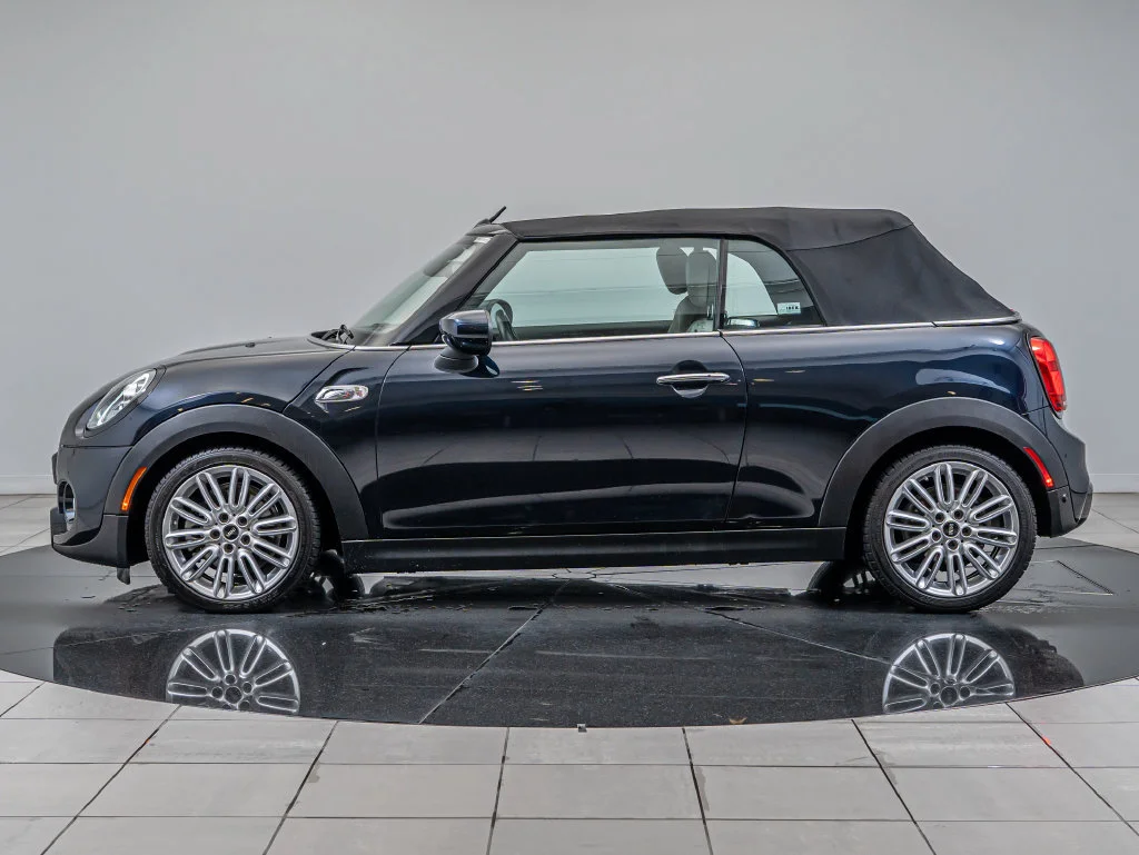 Used 2021 Mini Yours Enigmatic Black Metallic MINI Iconic image 5