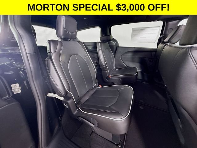 New 2027 Diamond Black Crystal Pearl-Coat Exterior Paint Chrysler Limited image 29