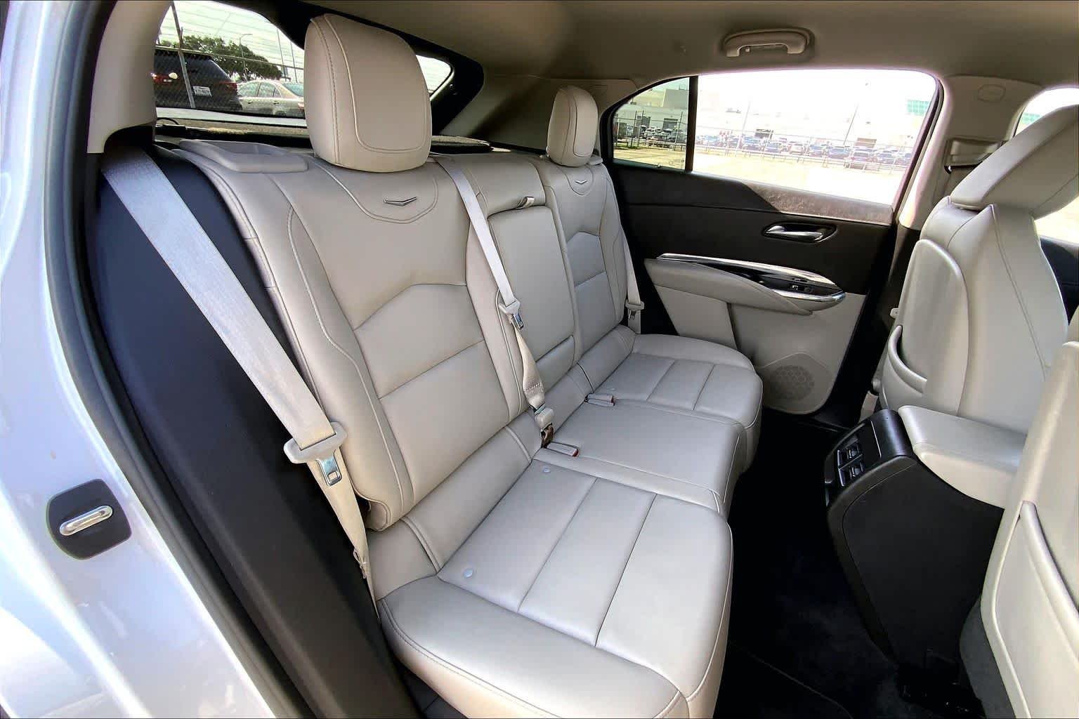 Used 2019 Crystal White Tricoat Cadillac FWD Luxury image 30