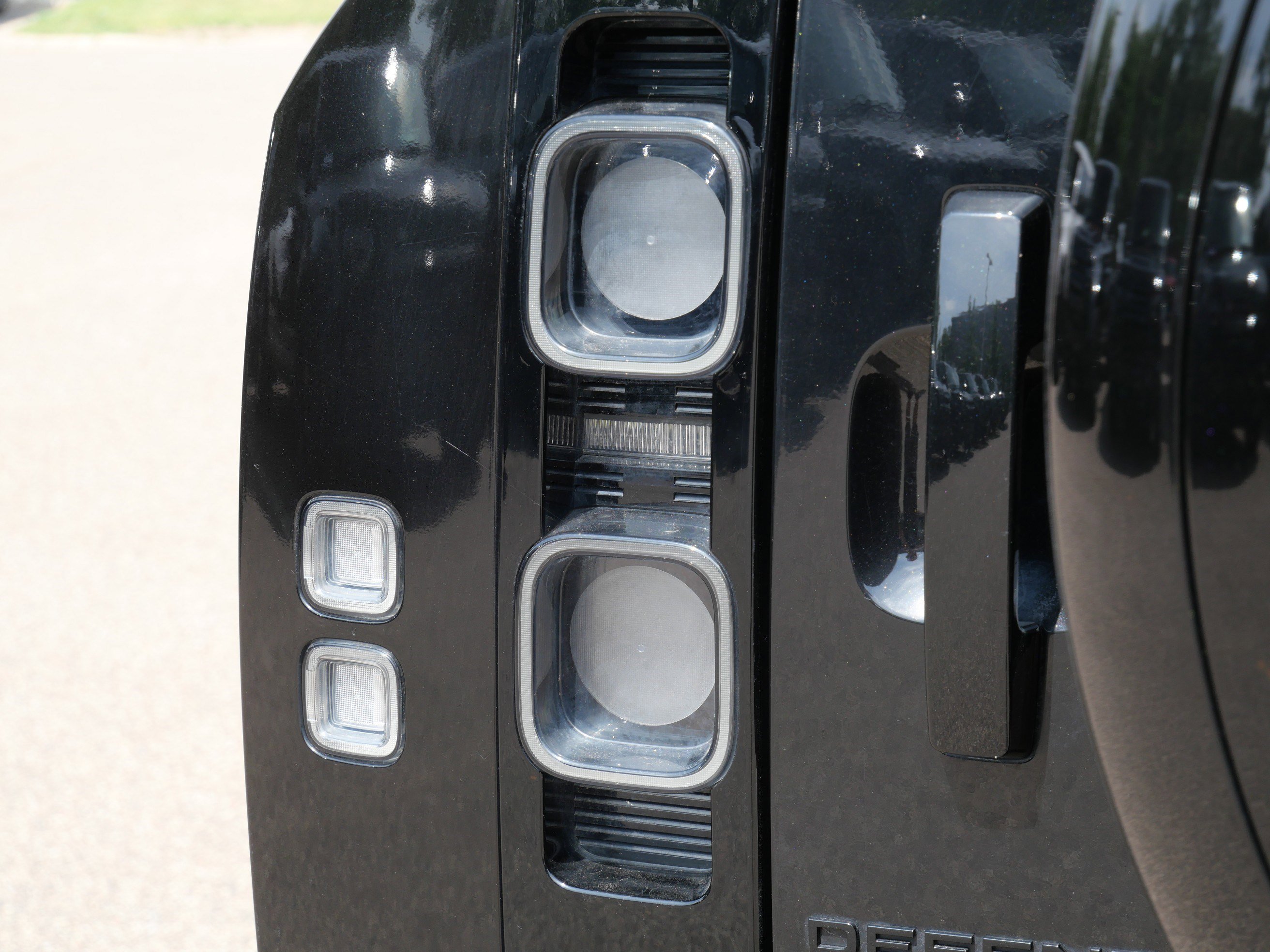 Used 2024 Santorini Black Metallic Land Rover V8 image 11