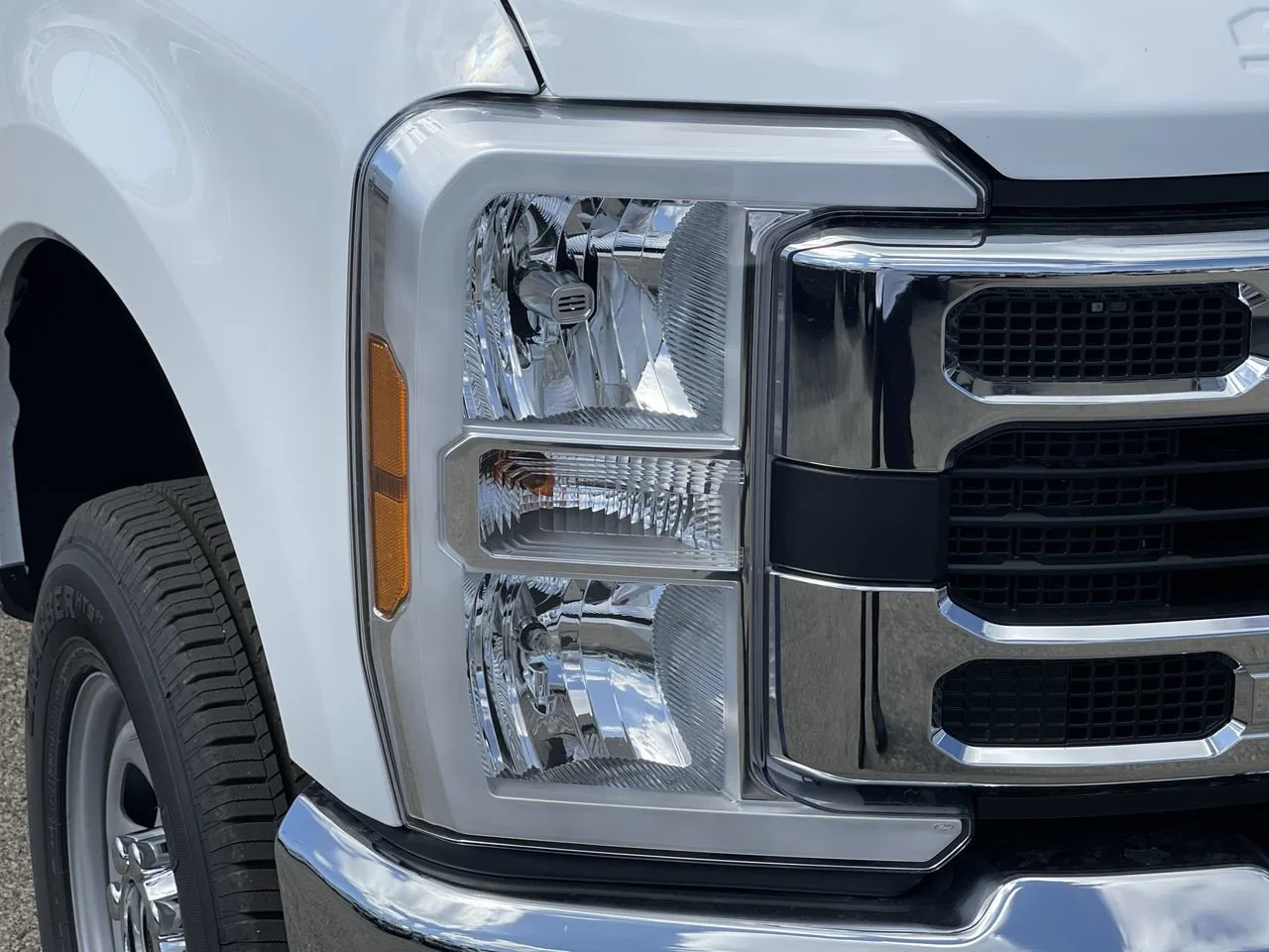 New 2026 Oxford White Ford  image 7