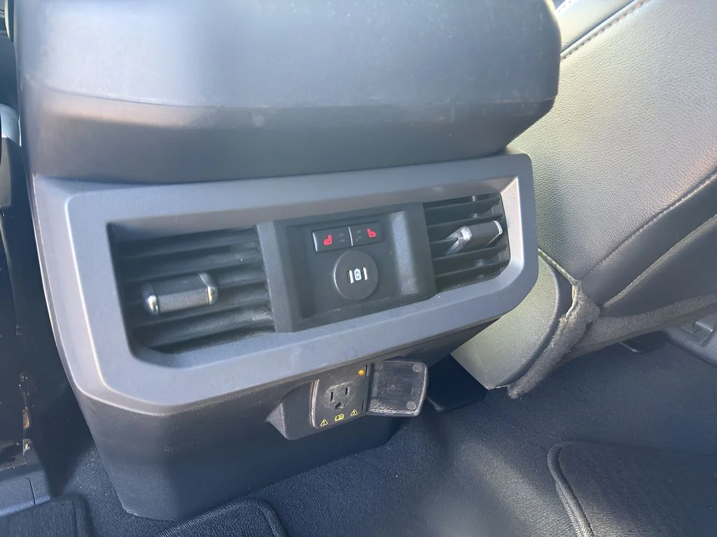 Used 2025 Oxford White Ford LARIAT image 10
