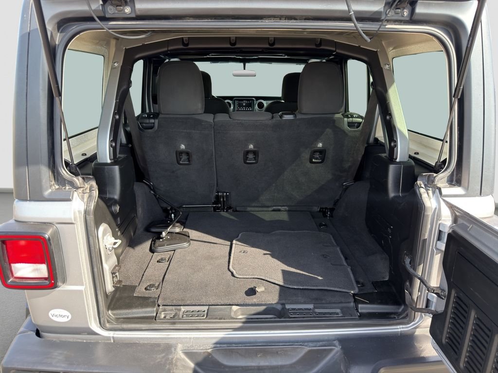 Used 2020 Silver Jeep Unlimited Sahara image 30