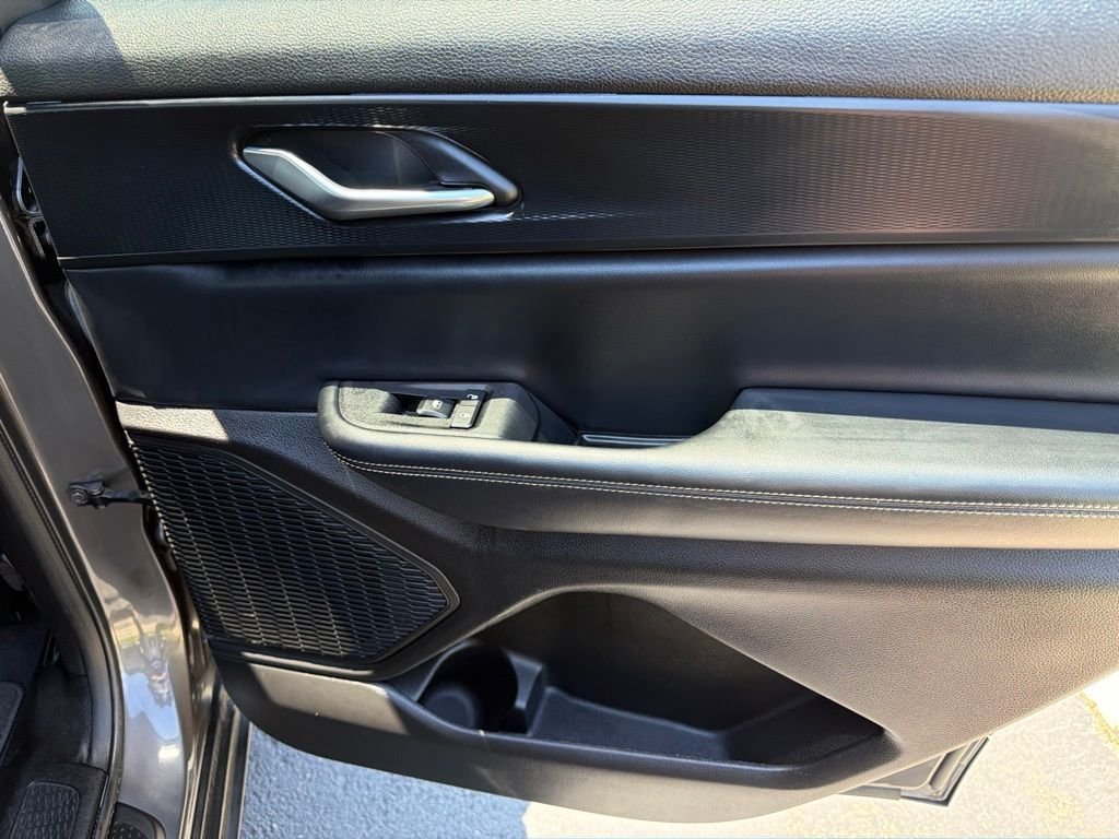 Used 2024 Gray Jeep Altitude image 19