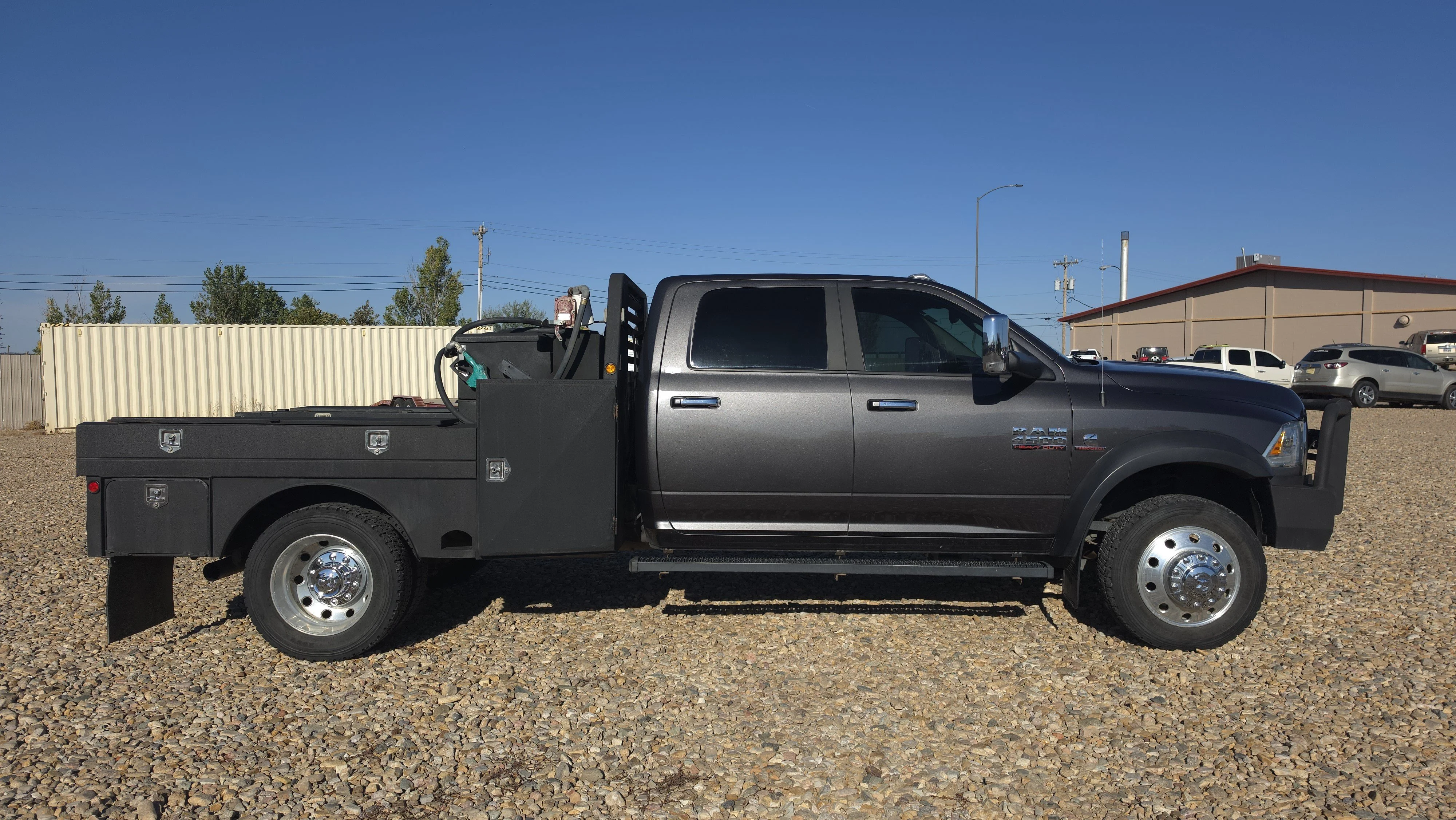 Used 2018 Granite Crystal Metallic Clearcoat Ram Laramie image 2