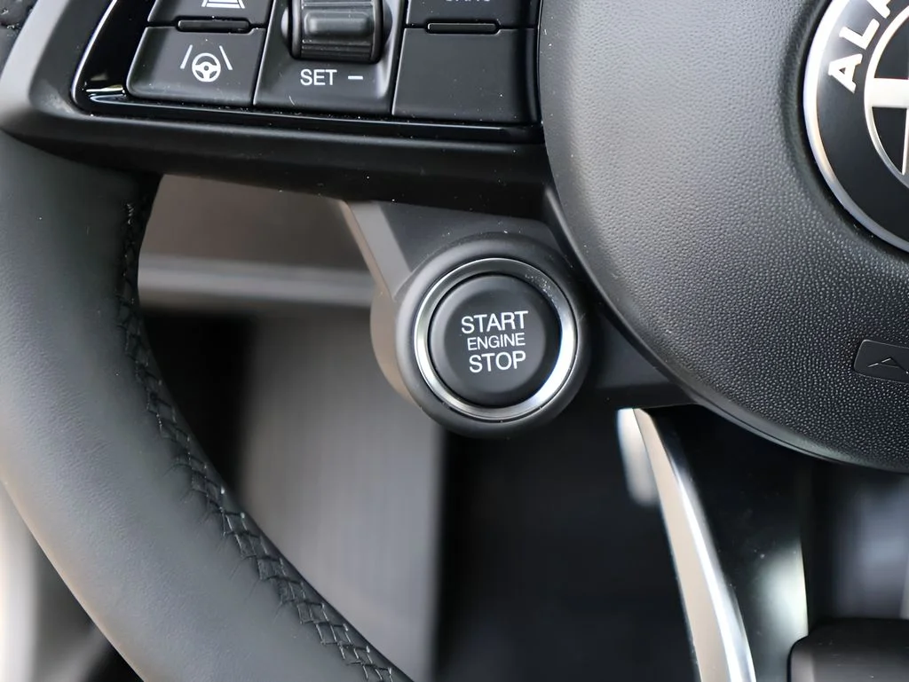 New 2026 Vesuvio Gray Metallic Alfa Romeo Base image 33