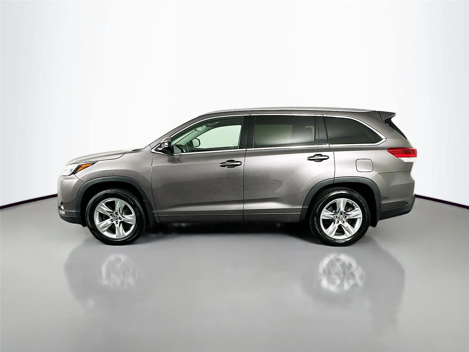 Used 2017 Predawn Gray Mica Toyota Limited image 8