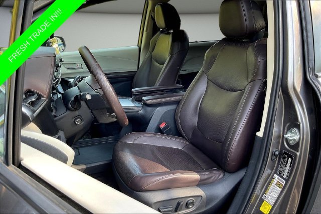Used 2022 Gray Toyota Platinum image 23