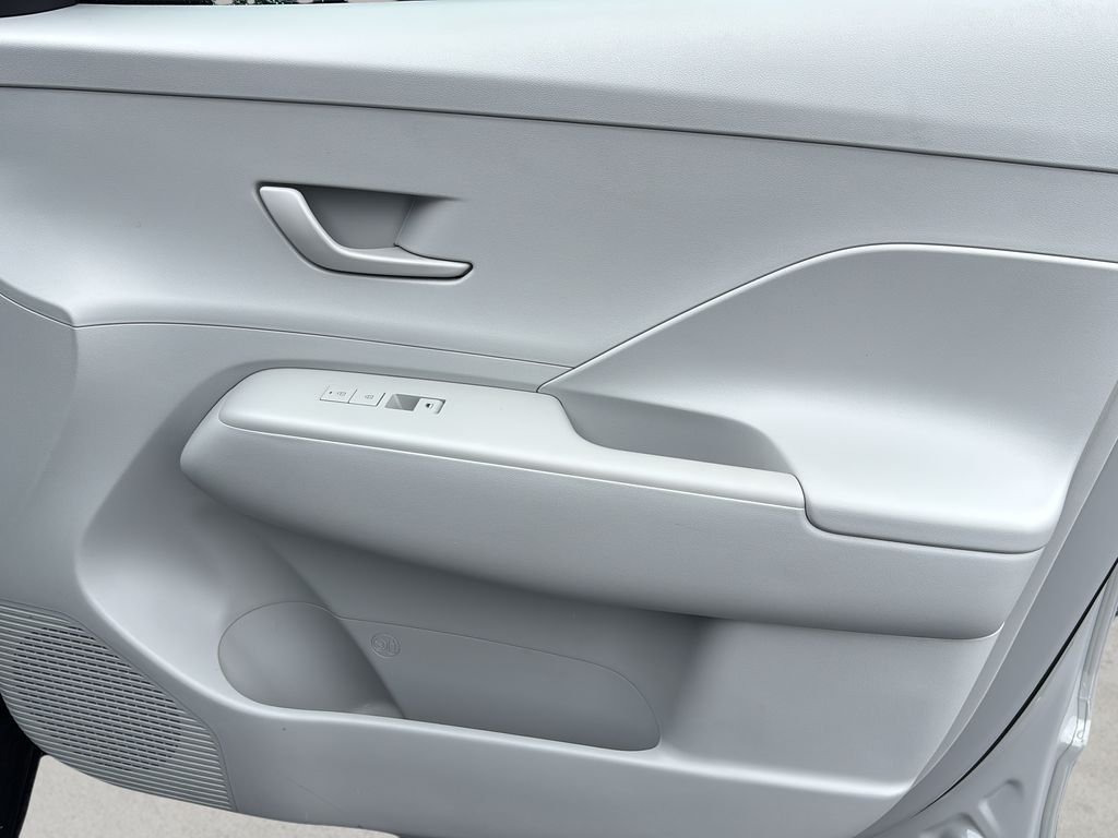2024 Hyundai Kona SE - Photo 37