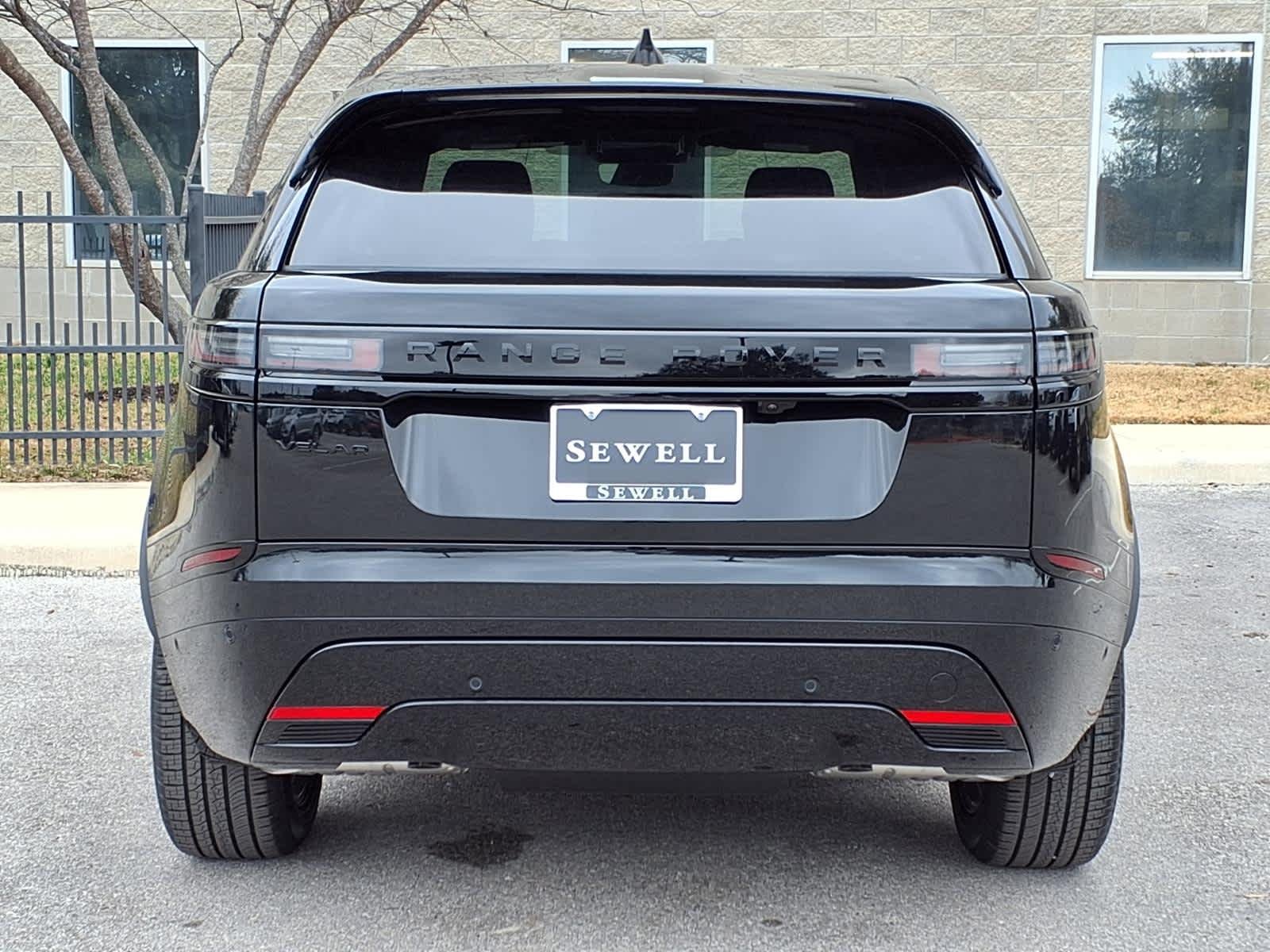 New 2026 Santorini Black Land Rover Dynamic SE image 5