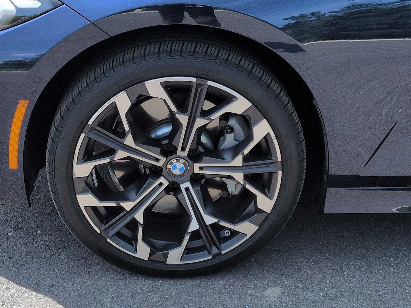 New 2025 Tanzanite Blue II Metallic BMW 330i xDrive image 13