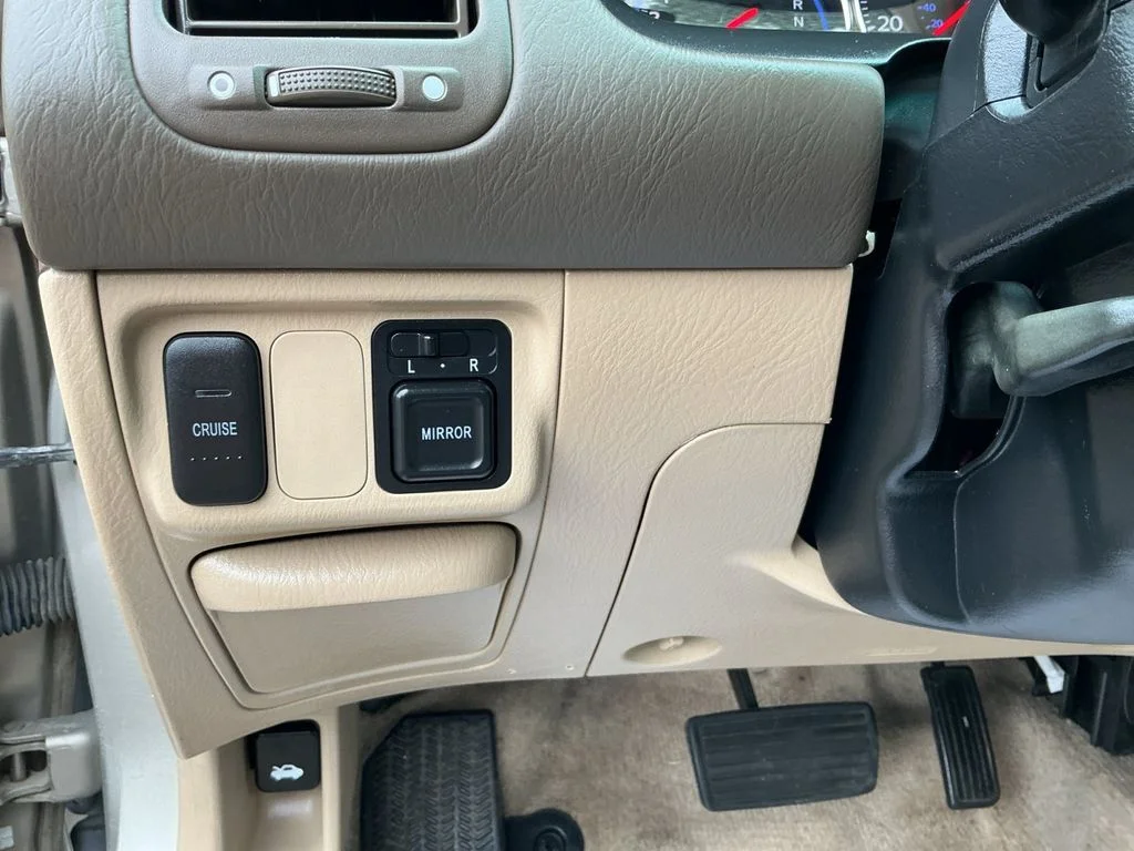 Used 2004 Gold Honda LX image 17