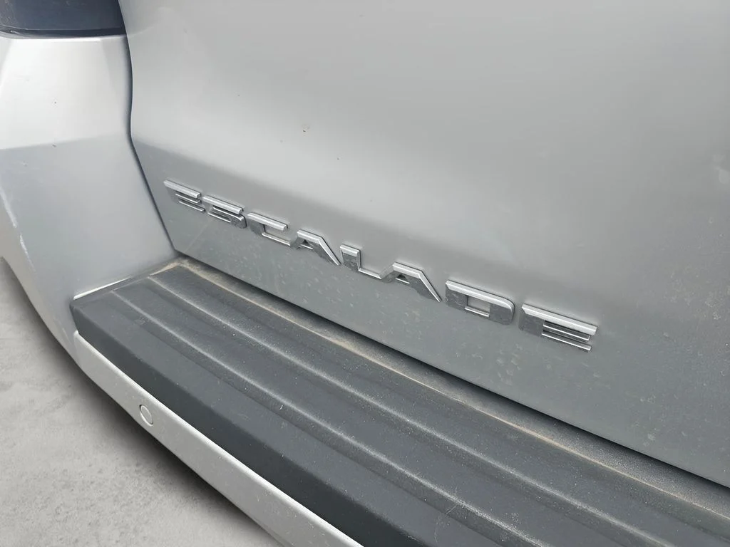Used 2019 Radiant Silver Metallic Cadillac Luxury image 18